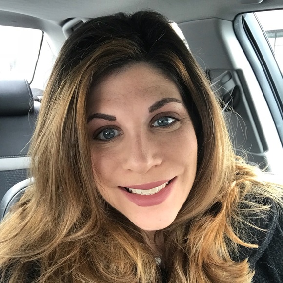 Meet your Posher, Lauren - Picture 1 of 1